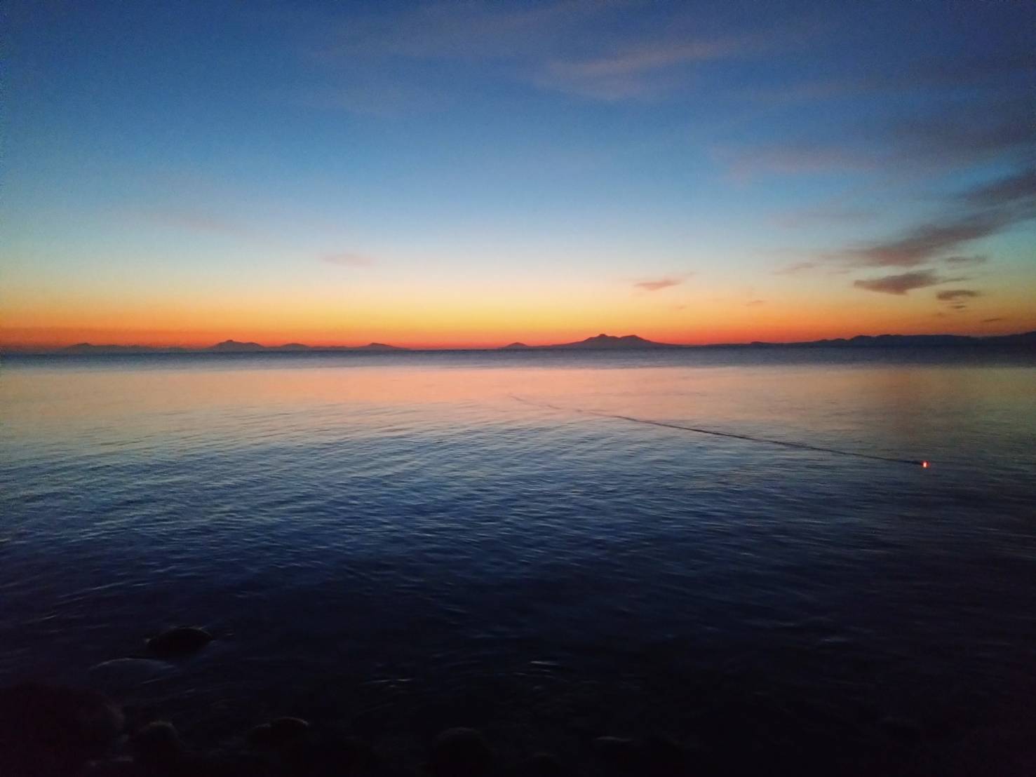 秋の朝焼け国後島